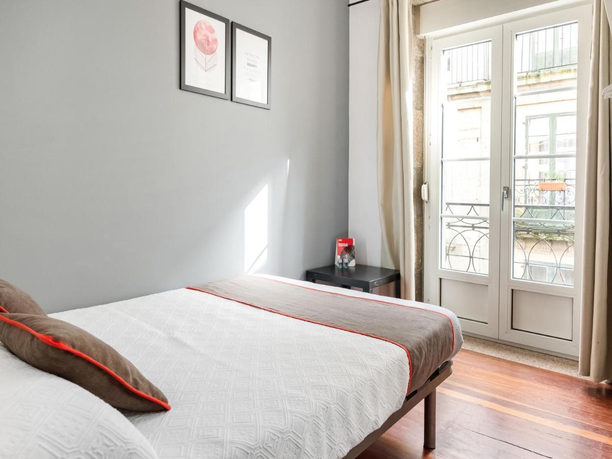 Oyo Hospedaje La Tita Santiago de Compostela Bagian luar foto